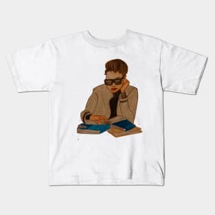 Holly Golightly reading Kids T-Shirt